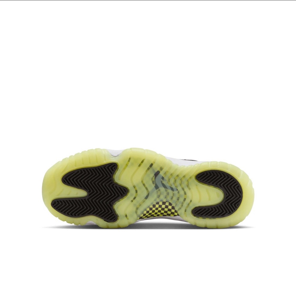 Jordan Athletic Shoes Black and Neon Green - Picture 3 of 6